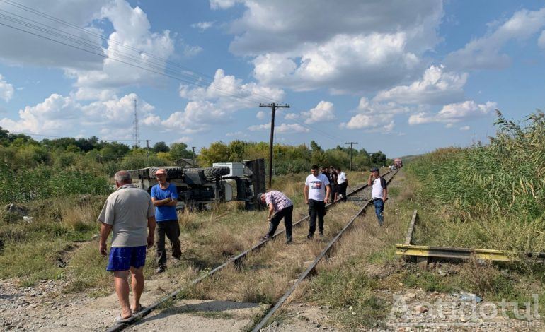 Accident grav la Foltești: un bărbat a murit după ce un tren a lovit în plin un excavator
