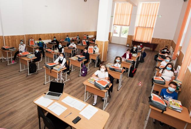 Zece școli din Galați își așteaptă elevii cu masa întinsă