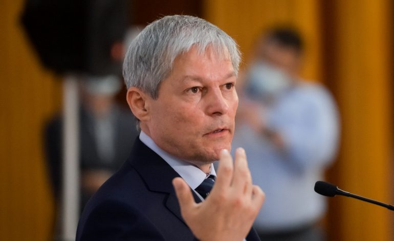 V-am pupat: Cioloș și alți patru europarlamentari au plecat din USR