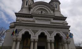 Pelerinaj în pandemie: mai multe moaște au fost expuse în fața Catedralei din Galați