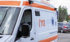 O ambulanță cu sirenele pornite, implicată într-un accident pe strada Brăilei