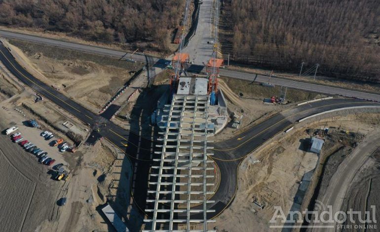 Trei luni restricții de trafic pe șoseaua dig Galați-Brăila. Constructorul începe operațiunea de montare a elementelor metalice