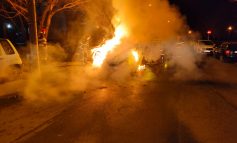 VIDEO Două mașini au fost incendiate intenționat azi noapte