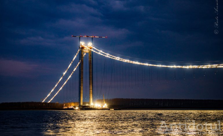 VIDEO Șantierul podului peste Dunăre avansează rapid. Un nou segment al obiectivului a fost montat marți