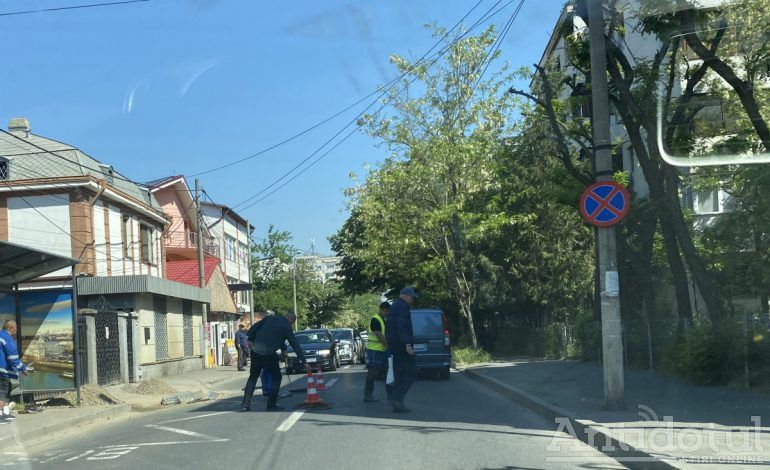 Pericol de surpare pe strada Oltului / transportul în comun a fost deviat