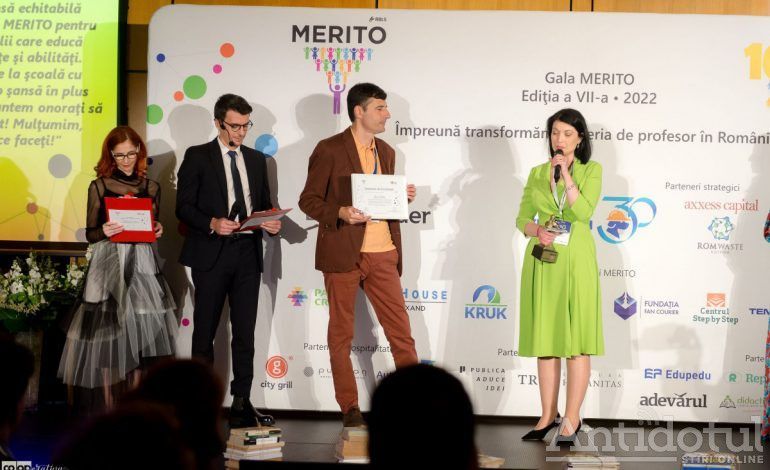 O învăţătoare extraordinară din Galaţi a fost premiată la Gala MERITO pentru inovație în educație