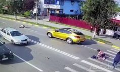VIDEO/ Un BMW a lovit în plin două fete aflate pe trecerea de pietoni