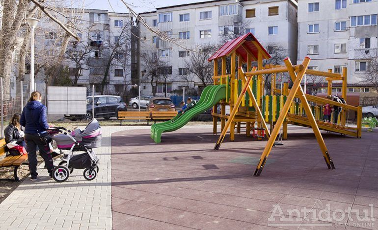 Mai multe locuri de joacă pentru copii vor fi modernizate