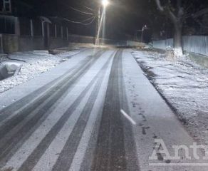 Iarna pe uliță: utilajele de deszăpezire au intervenit în județul Galați