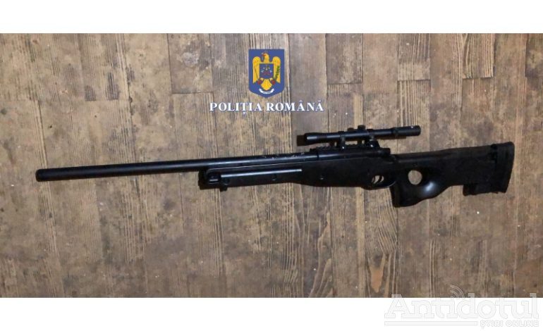 Antreprenorul anului. Un cetățean a împânzit România cu arme importate din Spania prin serviciile de curierat