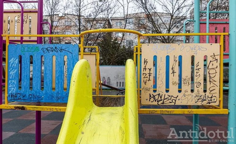 Încă un parc din Galați a fost vandalizat!