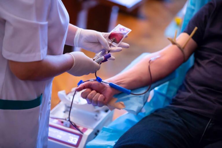 Gălățenii au luat cu asalt Centrul de Transfuzie după ce s-a majorat valoarea tichetului de donator