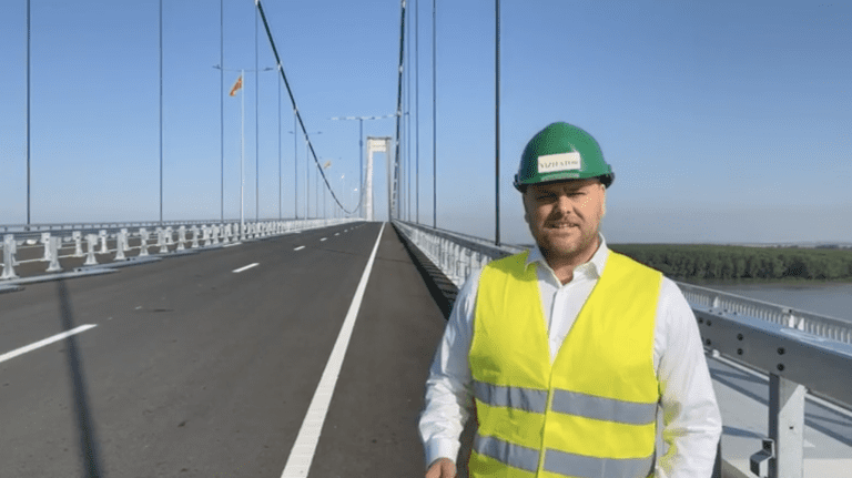 George Stângă pe podul peste Dunăre