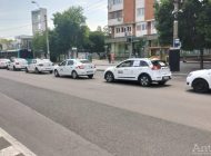 Proteste față de Bolt și Uber: taximetriștii gălățenii cer desființarea transportului alternativ