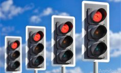 Atenție șoferi: începând de astăzi semaforul vă face cu ochiul în Piața Energiei