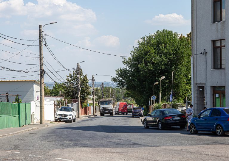 Premieră: casele de pe mai multe străzi din Bariera Traian se pot conecta la rețeaua de canalizare