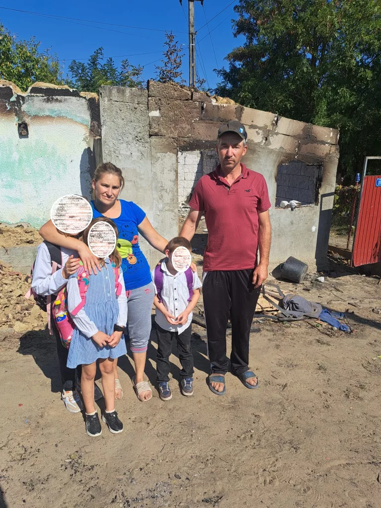 Familie rămasă fără casă în urma unui incendiu