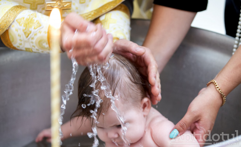Birocrația și omenia: înainte de botez, unii preoți cer certificate de la medici care să ateste că bebelușul este sănătos