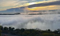 Video Imagini spectaculoase cu momentul în care Dunărea este acoperită cu nori de aburi