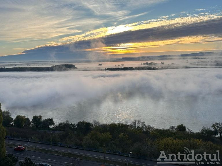 Nori de aburi pe Dunăre