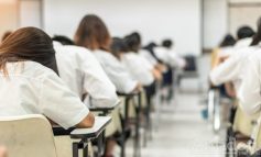 România Educată: un elev cu media generală 3,50 primește bursă de merit chiar dacă nu vine la școală