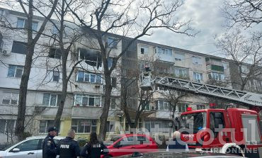 VIDEO Incendiu într-un bloc din Galați. Zeci de oameni au fost evacuați