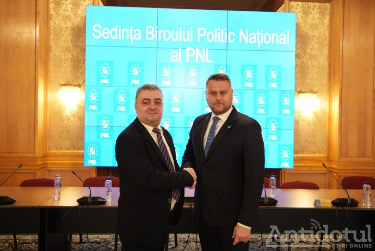 Stângă și Atanasiu, candidații PNL la locale.