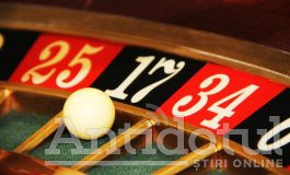 VIDEO Amenzi în valoare de peste 37.000 de lei pentru jocuri de noroc ilegale. Bonus, au fost confiscați 21.000 de lei și 9.000 de euro