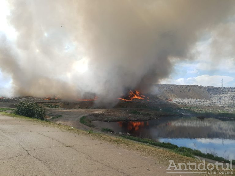 Groapa de gunoi a orașului Galați a luat foc, autoritățile au emis mesaj RO-Alert