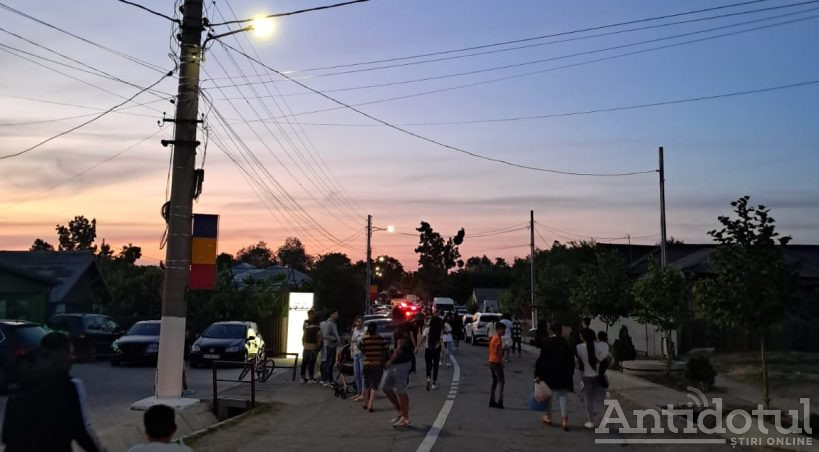 Eveniment rural: 15 locuitori din Ghidigeni s-au bătut la concertul organizat de ziua comunei