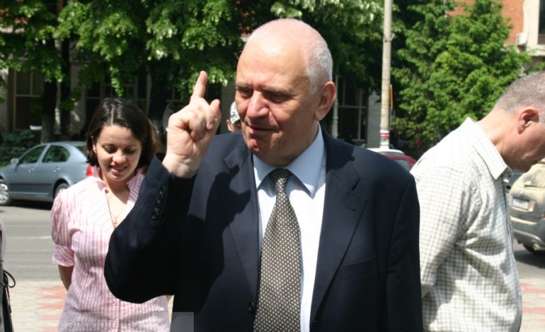 Primarul Dumitru Nicolae – garantul afişajului ilegal de pe spaţiu public