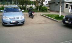 Cum se parchează un scuter într-un oraş fără locuri de parcare, cum este Galaţiul