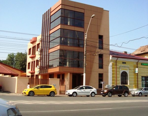 Clădire de lux, în centrul Galațiului, ridicată dintr-un salariu de milițian