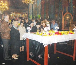 Obiceiuri cretin-ortodoxe: trecerea pe sub masă