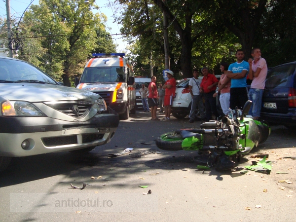 Motociclist spulberat pe str. Domnească, la doi pași de sediul Poliției Rutiere