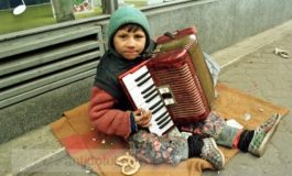 România educată: Copilărie în multă sărăcie și școală puțină