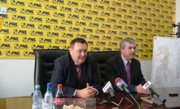 Dan Nica și Victor Paul Dobre sînt infinit mai lași decît Traian Băsescu
