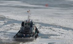 Spărgătorul de gheață Grivei face opturi pe Dunărea înghețată