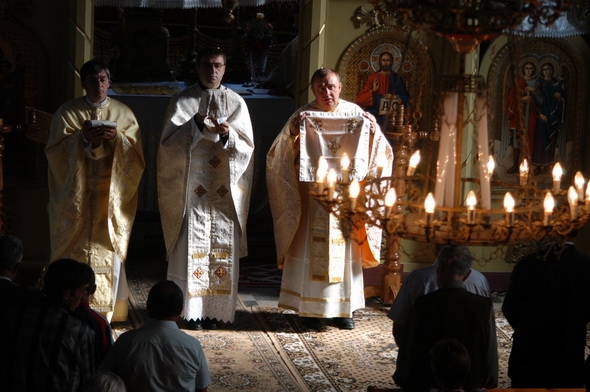 Damnat să ardă în iadul ortodox, Sergiu Nicolaescu ascultă requiem-uri în raiul catolic