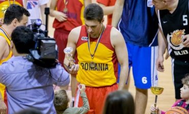 Orice papagal ca Mircea Badea a ajuns să joace cu România pe piept