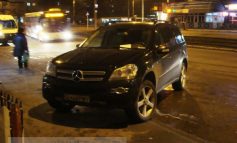 Miliardarul Victor Pavel, amendat că și-a parcat aiurea basculanta Mercedes