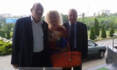 Gogoncea, Mocanu și o blondă, citez, “cu geantă Hermes de 9.000 de euro” (foto)