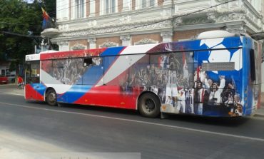 Primarul Stan ar face bine să dea jos bannerele cu Oțelul de pe autobuze
