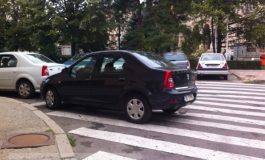 Consilierul local Victor Mălinovici, surprins cum și-a parcat ca țăranul mașina pe trecerea de pietoni