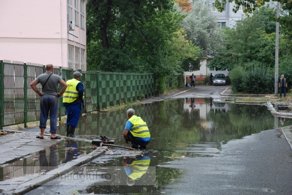Primăria Galați recunoaște neputincioasă: ”ploile au blocat sistemul!”
