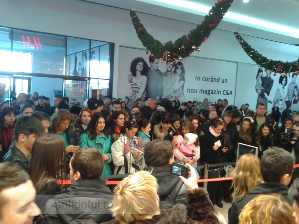 Greșeală gravă de marketing la deschiderea H&M din Shopping City Galați (video)