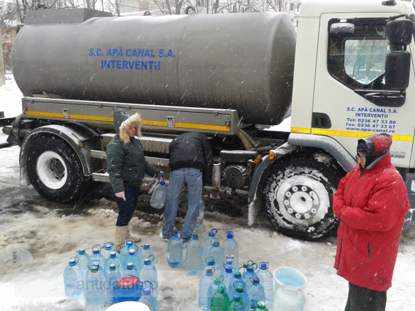 Galați, oraș european, 27 ianuarie 2014: coadă la apă!