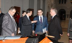 Ministrul Mihnea Costoiu, plimbat de rectorul Iulian Bîrsan cu Cahulobuzul