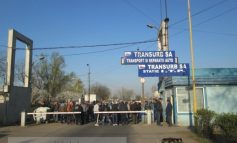 Continuă greva șoferilor de la Transurb. Protestul se mută în instanță