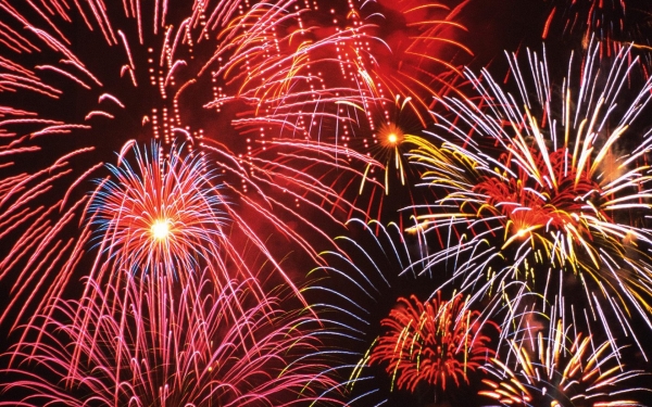 Gălățenii vor admira focurile de artificii pe muzica (hitul) “Femeii cu barbă”